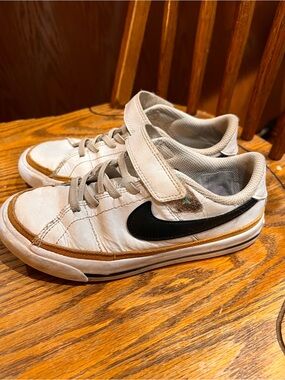 Kids Nike courts
